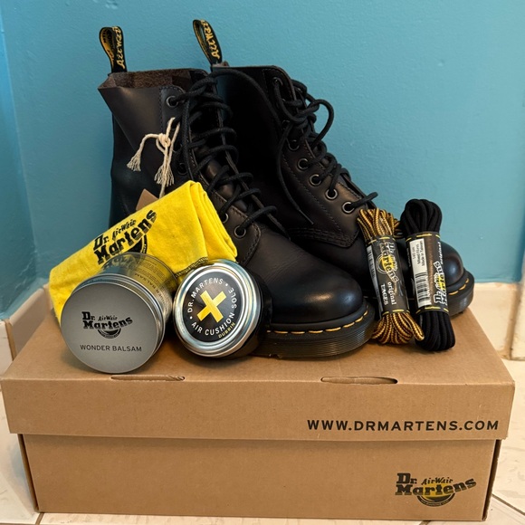 Dr Martens Boots - Picture 1 of 7